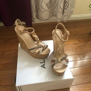 ALDO Cute wedges, never worn, size 9